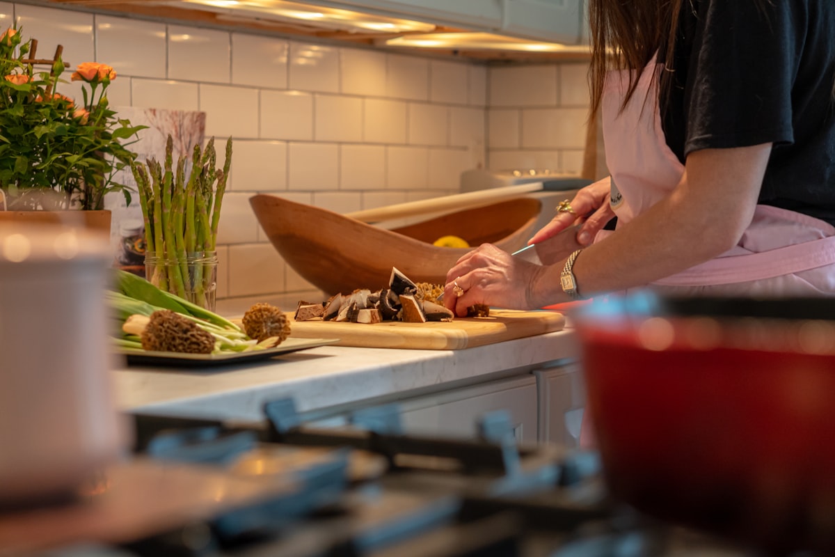 Clean Eating Academy classroom with students preparing healthy meals